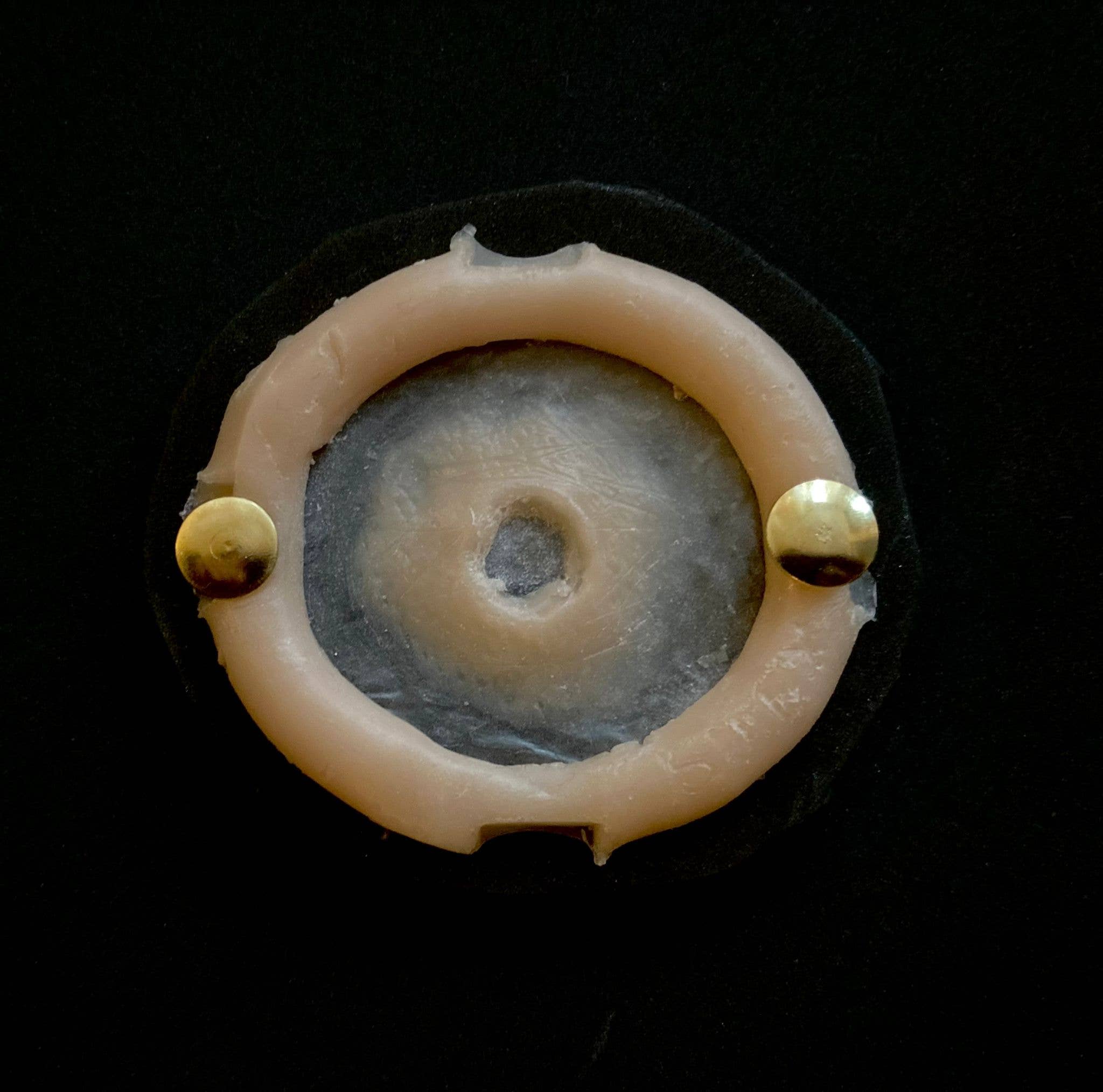 Skudsår, indgang – silikoneprotese 4 x 4 cm – produktbillede 2